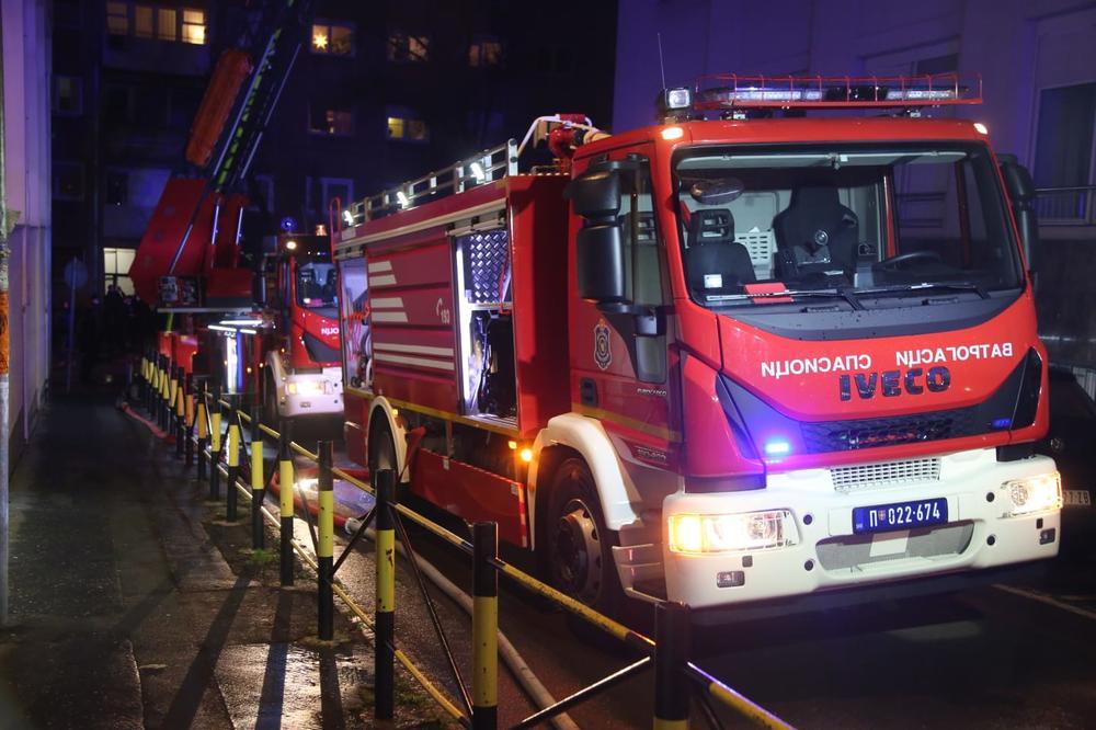 DOBRO SE ZAVRŠILO: Ugašen požar u zgradi na Zvezdari, povređena starija žena