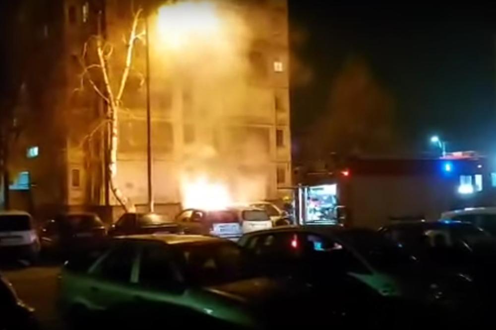 IZGOREO AUTOMOBIL U LESKOVAČKOM NASELJU! Vatrogasci ugasili požar tek nakon 19 sati! (VIDEO)