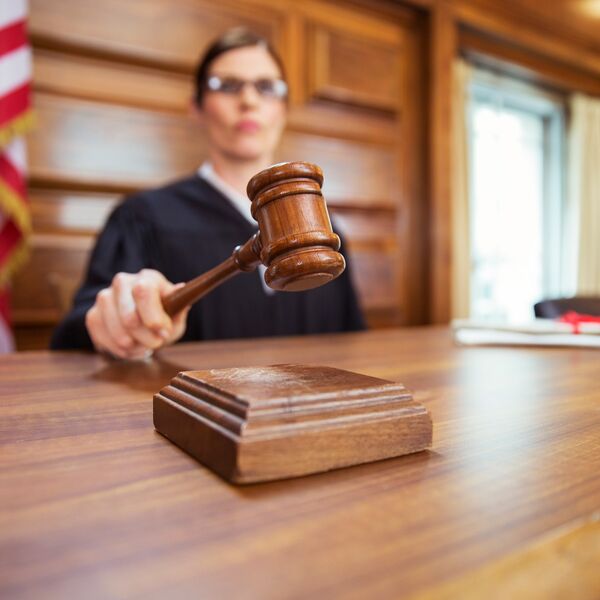 BIZARNA VEST! Žena tužila Boga zbog ovoga pa dobila slučaj: Ljudi nisu mogli da veruju šta je učinila