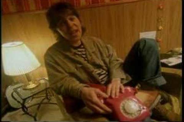 ČUVENI HIT IZ DEVEDESETIH U NOVOM RUHU: Pojavio se spot za OBRADU pesme koju je nekad ZVIŽDUKAO ceo SVET! (VIDEO)