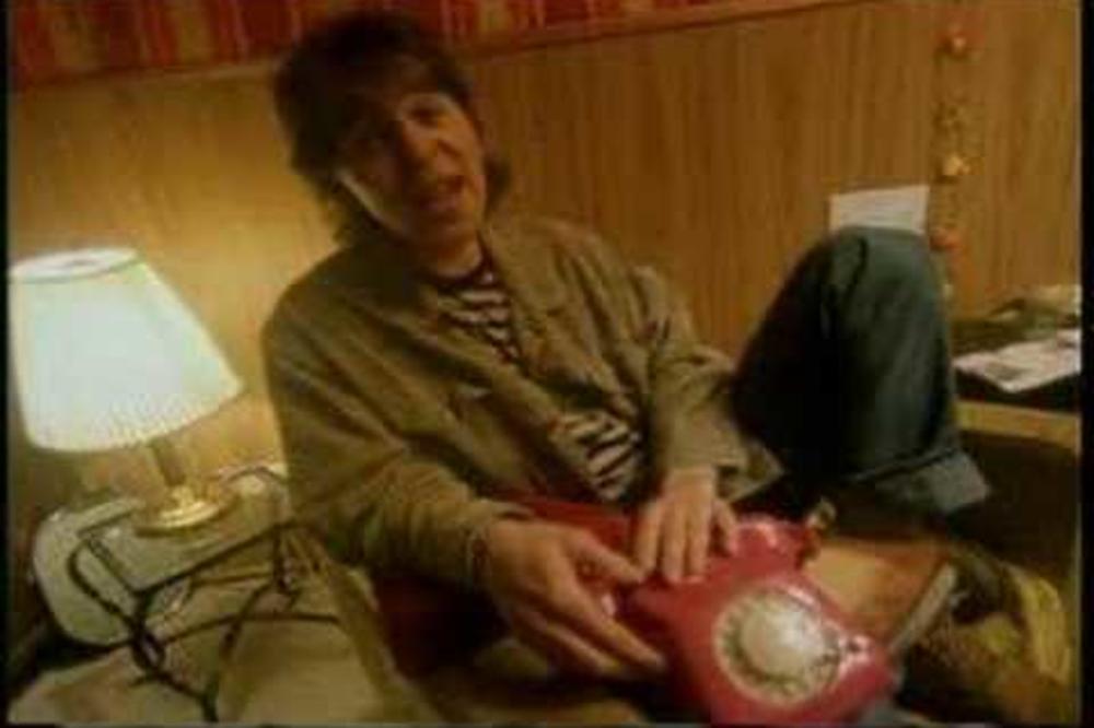 ČUVENI HIT IZ DEVEDESETIH U NOVOM RUHU: Pojavio se spot za OBRADU pesme koju je nekad ZVIŽDUKAO ceo SVET! (VIDEO)