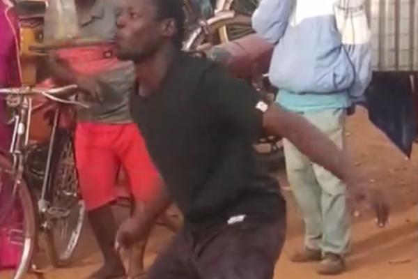 GLEDAĆETE VEROVATNO NAJNEVEROVATNIJU STVAR KOJU STE IKAD VIDELI: Čovek ČUDA PRAVI sa flašom! (VIDEO)