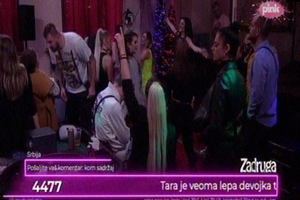 IPAK NIŠTA OD RASKIDA? Fran i Paula se "izgubili" sa žurke! (VIDEO)