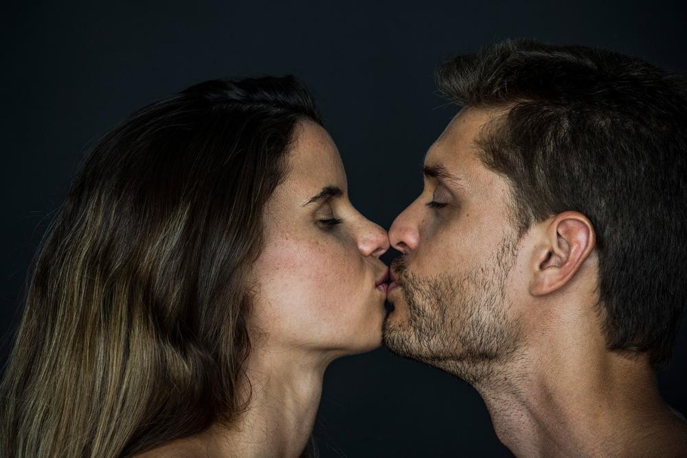 NIŠLIJKA SE LJUBILA S MLADIĆEM U BEČU: Osetila je promene u ustima I OTKRILA UŽAS