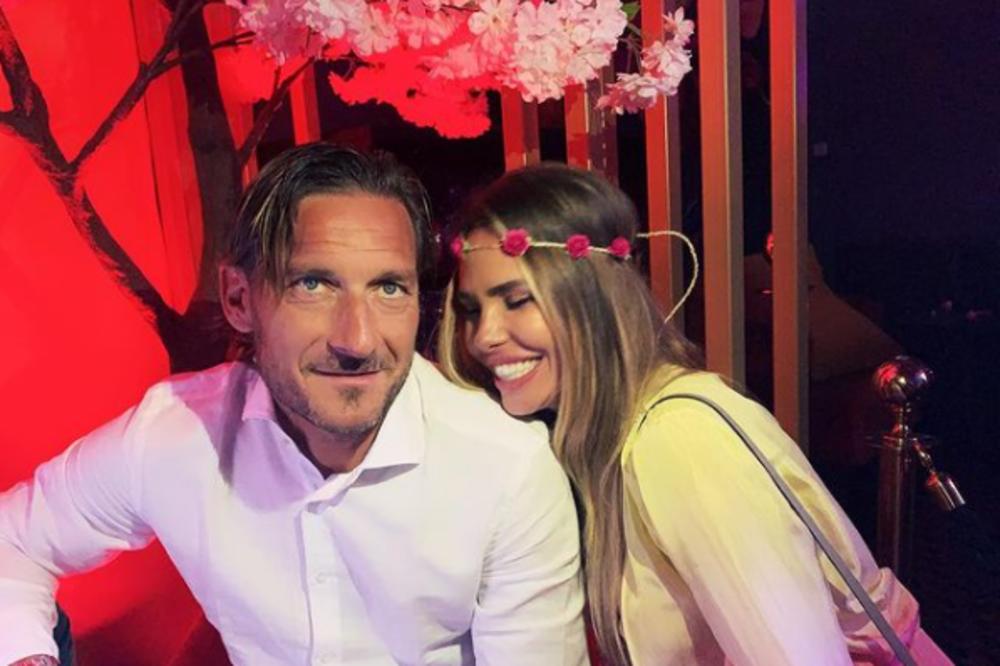 ITALIJA SE TRESE - Totijeva neverna supruga PRETI DA ĆE RAZVEZATI JEZIK: Mogu da uništim 50 porodica!