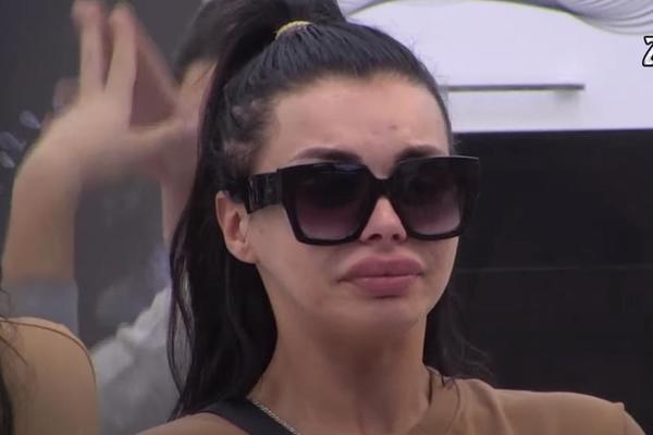 ONA IMA VELIKI PROBLEM, TEŠKO JOJ JE DA PRIČA O TOME! Tomović RAZOTKRIO Zerinu, ona JEZIVO ZAJECALA! (VIDEO)