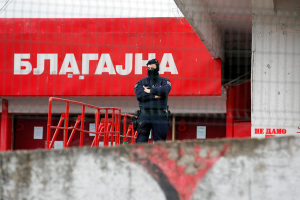 POLICIJA SE POVUKLA SA MARAKANE: Posle nekoliko sati blokade stadion Zvezde više nije pod opsadom!