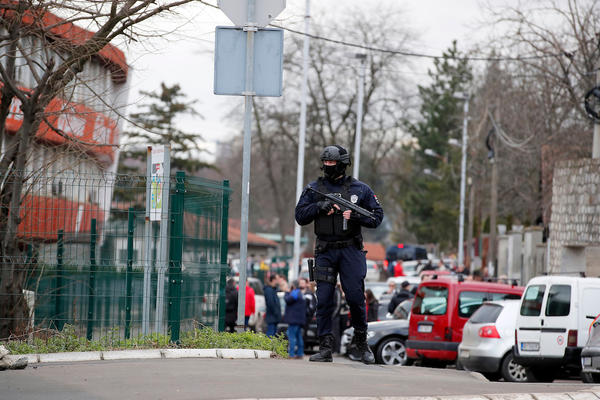 POLICIJA BLOKIRALA MARAKANU: Žandarmerija sa dugim cevima drži stadion Zvezde pod opsadom!