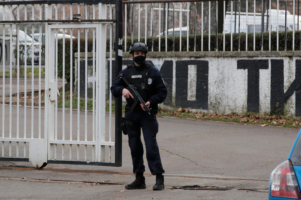 I STADION PARTIZANA POD JAKOM POLICIJSKOM OPSADOM POSLE HAPŠENJA VELJE NEVOLJE: Pretresaju se prostorije Grobara!