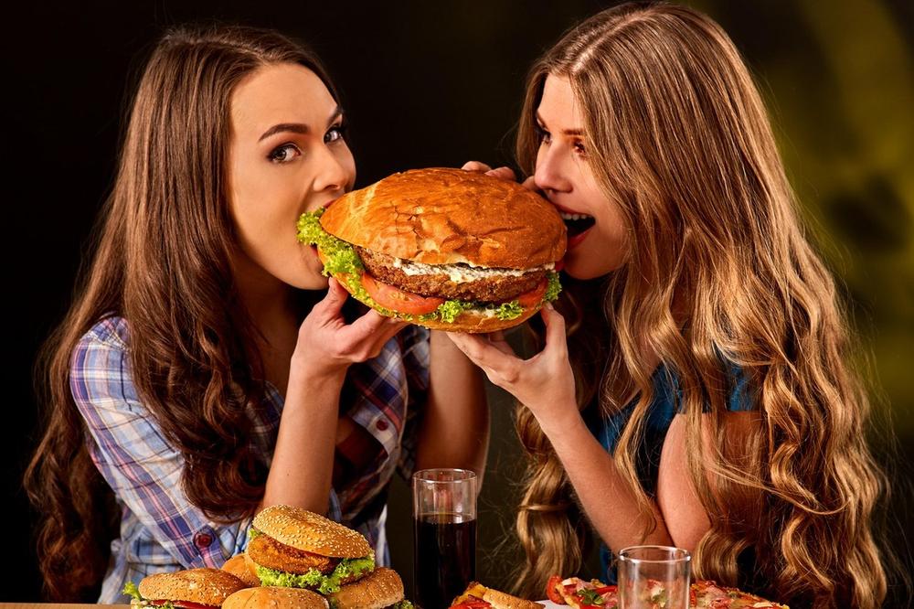 STRUČNJAK ZA NUTRICIONIZAM OTKRIO U KOJIM GODINAMA SE ŽENE NAJVIŠE GOJE - samo na jedan način se to može SPREČITI