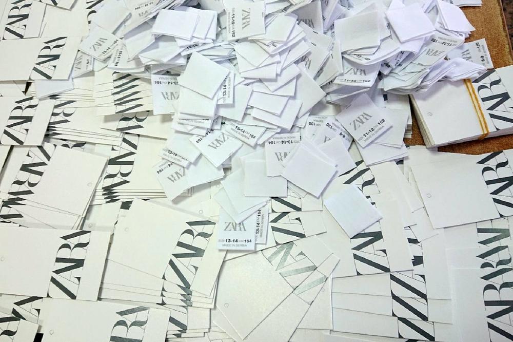 ZAPLENJENE SUMNJIVE ETIKETE POZNATE MARKE NA PRELAZU GRADINA! Carinici sprečili falsifikovanje!