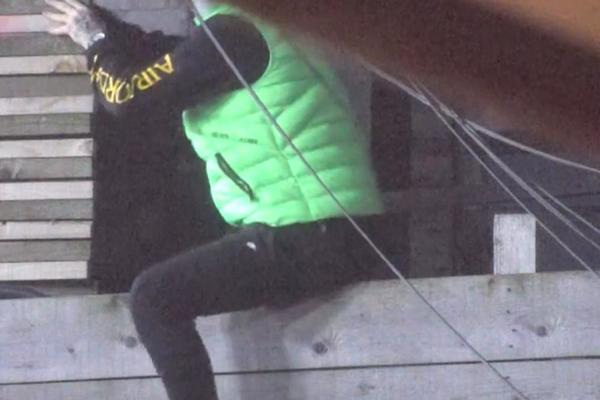 REPER ŠA POBEGAO IZ ZADRUGE?! Ogorčen i nikada besniji se popeo na krov i PRESKOČIO OGRADU: Kamere snimile bekstvo!