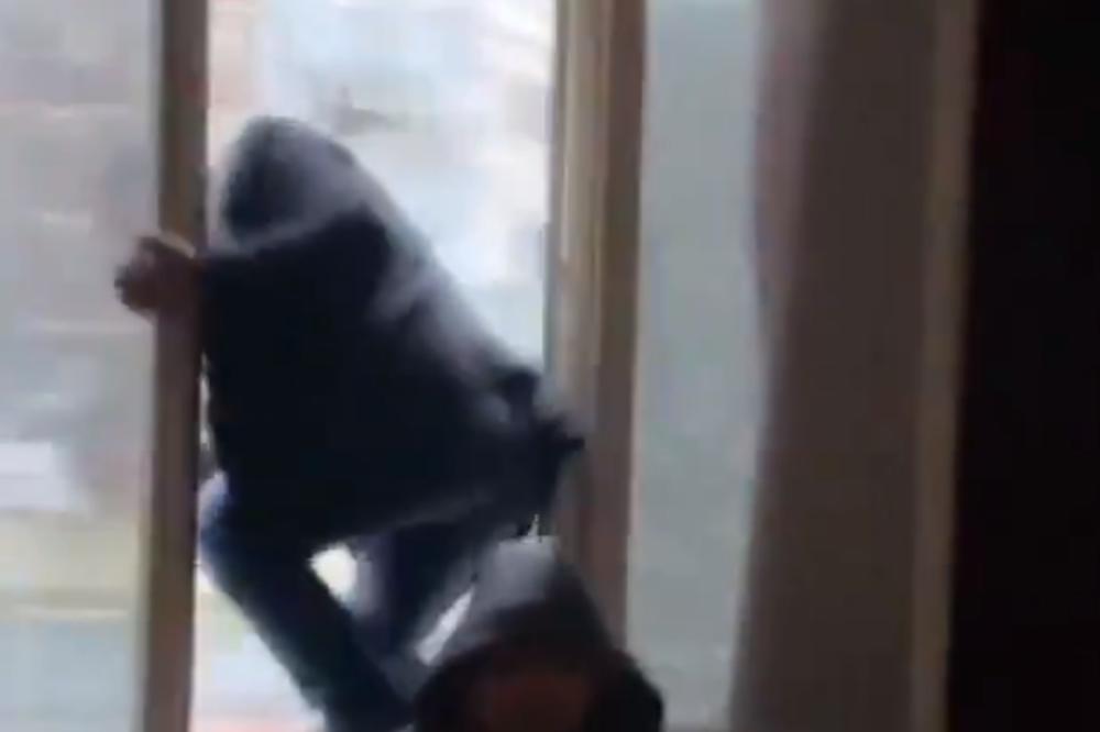 ISPLIVAO SNIMAK RACIJE: Ludak skočio sa drugog sprata i pobegao brzinom svetlosti od policije (VIDEO)