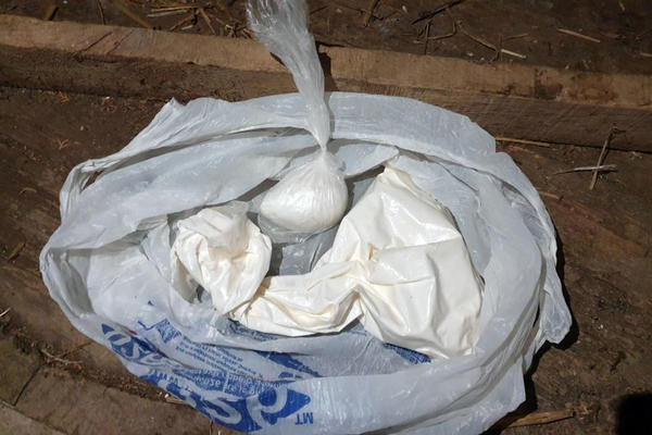 UHAPŠEN MLADIĆ IZ MIHAJLOVCA! Pored bunara držao dve sumnjive kese, a u spavaćoj sobi pronašli još nešto!