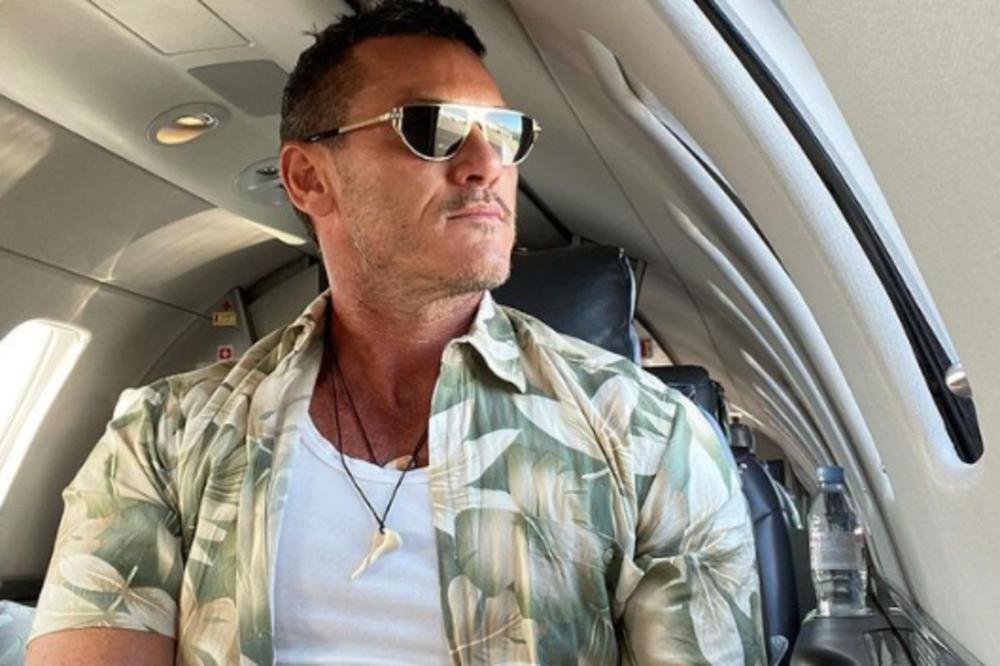 POZNATI GLUMAC UHVAĆEN SA DEČKOM U INTIMNIM SCENAMA: Njegov partner zasenio njegovu ZGODNOĆU, sve pršti od ljubavi!