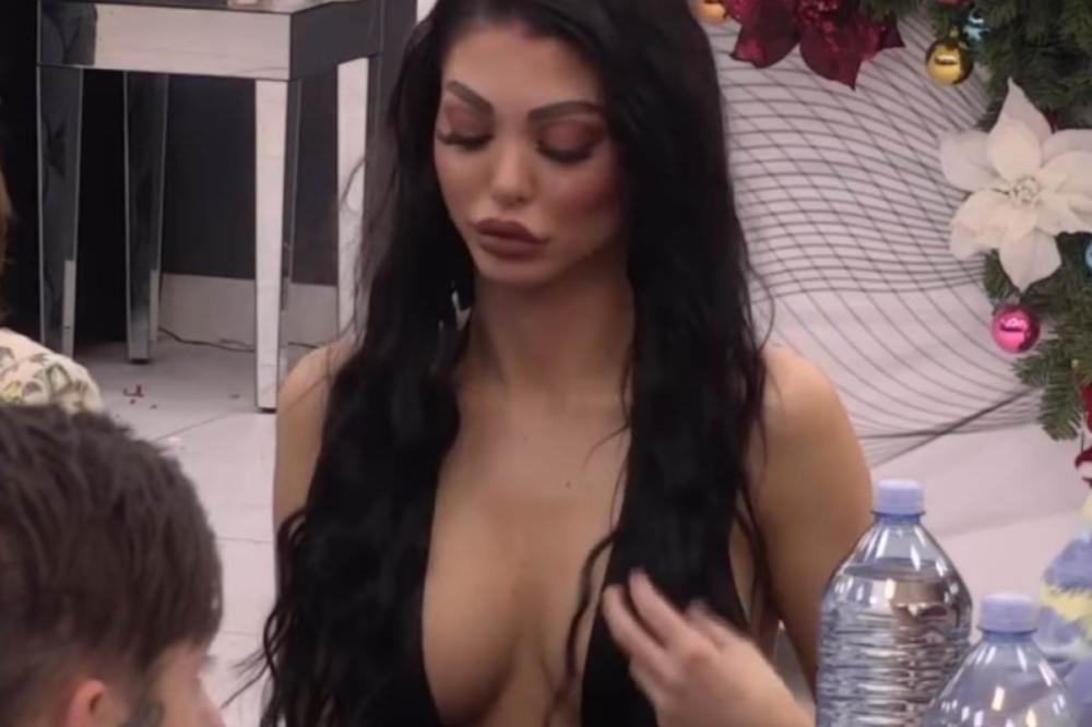 HIT SNIMAK! Dok plače pred Janjušem Maja proverava da li je kamera snima! (VIDEO)