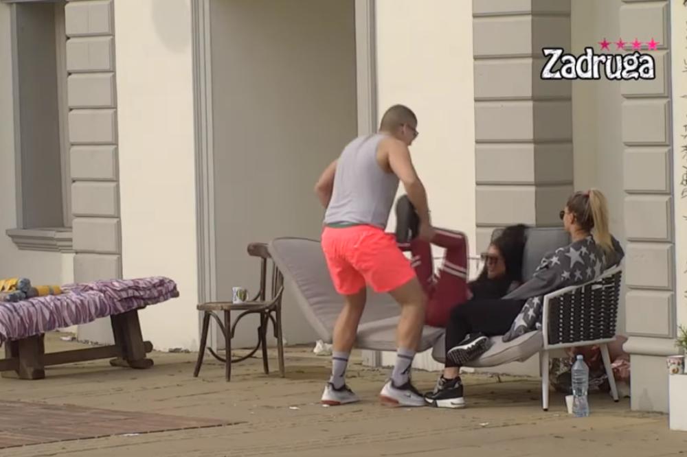 ČORBA UŽIVO NASKOČIO NA MAJU! Uhvatio je za noge, NAMESTIO I DOVEO DO VRHUNCA: Kamere sve snimile! (FOTO)