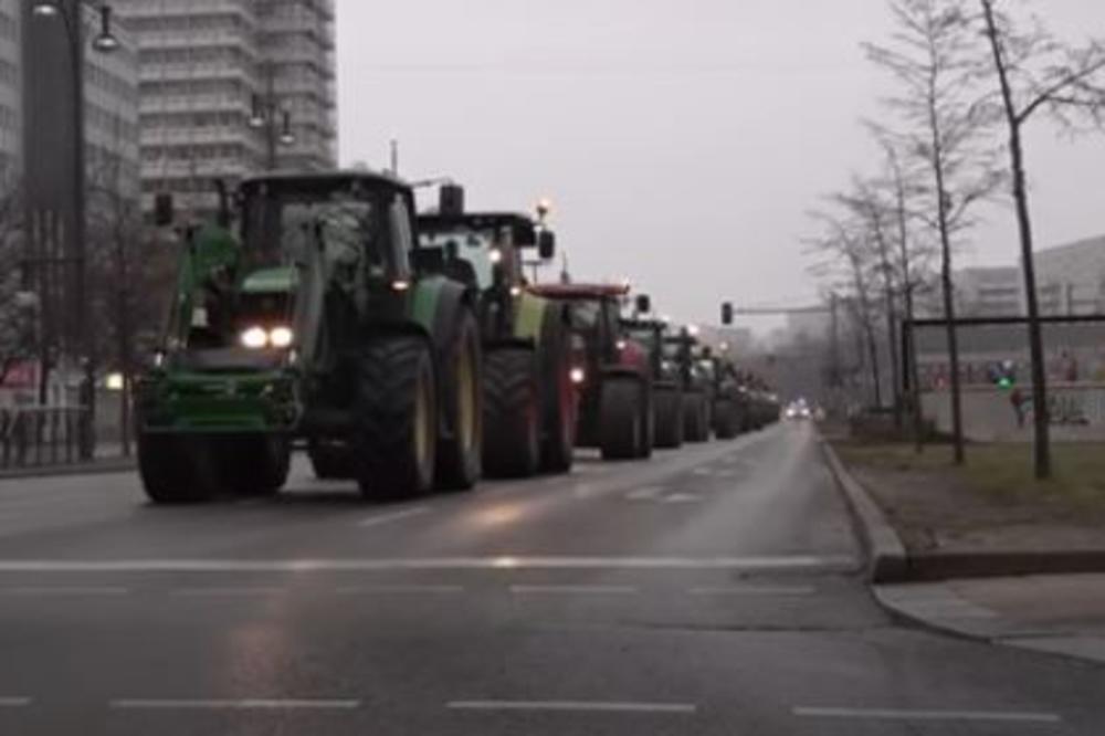 ULETELI TRAKTORIMA U CENTAR BERLINA! Poljoprivrednici pobesneli zbog zakona (VIDEO)