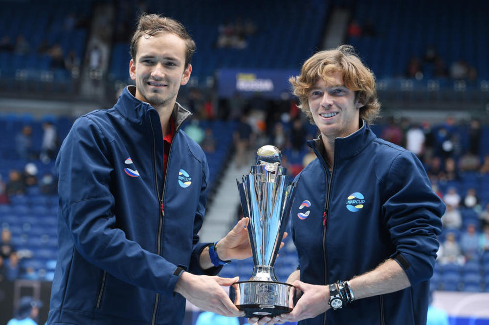 STRAŠNI RUSKI DUO PREGAZIO ITALIJANE I UZEO ATP KUP: Medvedev posle tri velika trofeja hoće da otme i AO od Novaka!