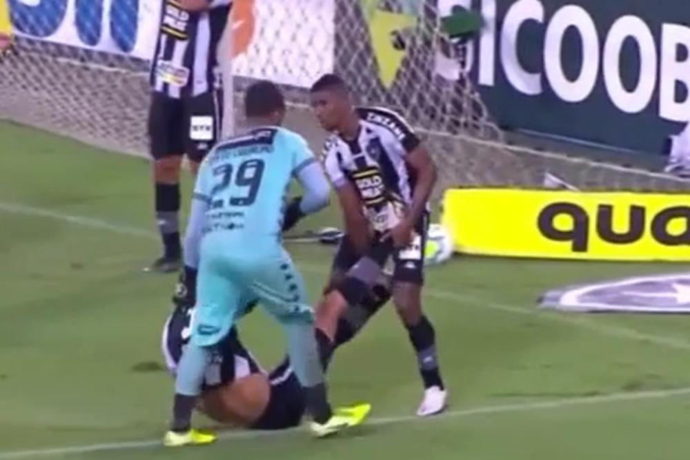 FUDBALERI BOTAFOGA IZBACILI SVOG SAIGRAČA SA TERENA! Nisu imali strpljenja da čekaju lekarsku ekipu