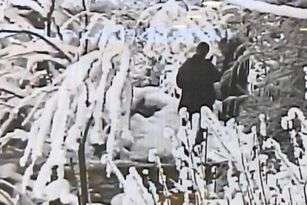 VELJA NEVOLJA SA SNAJPEROM! Isplivao NOVI snimak vođe najopasnije kriminalne grupe u Srbiji (VIDEO)