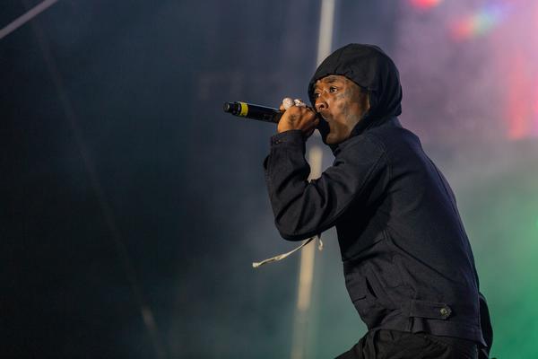 UGRADIO DIJAMANT OD 24 MILIONA DOLARA U ČELO, a sad KRVARI i strah ga je da NE UMRE! (FOTO)