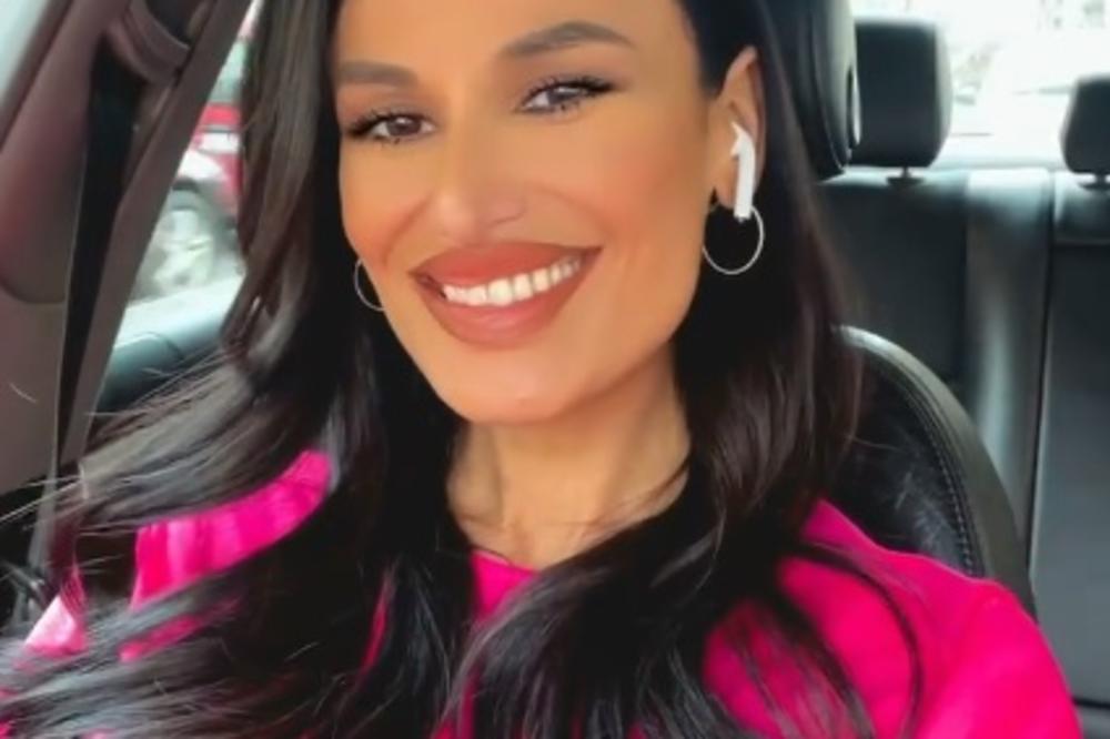 ISPLIVALI PRIVATNI SNIMCI INDI ARADINOVIĆ SA DEČKOM U KREVETU: Njegove ruke svuda po njoj,FRANCUSKI POLJUPCI PRŠTE!