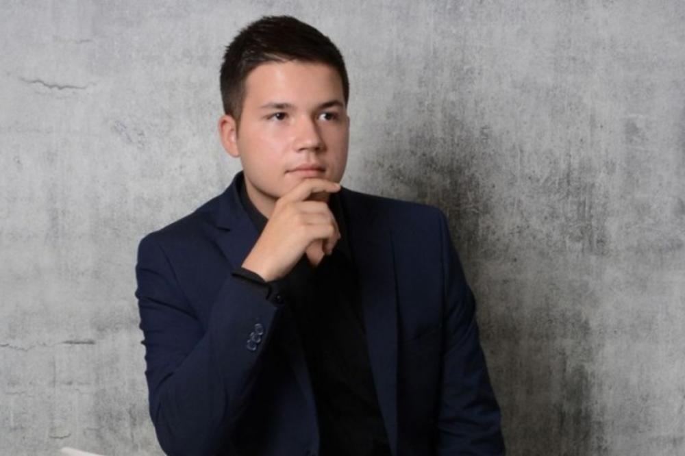 OVO JE MLADIĆ (22) UBIJEN NOŽEM U LONDONU: Njegova majka JASNA uputila je sada POTRESNU PORUKU