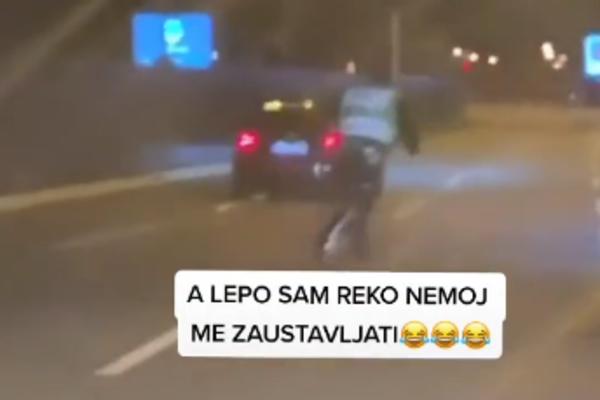 A LEPO SAM REKAO NEMOJ ME ZAUSTAVLJATI: Bahati klinac ZABAVLJAO drugove bežeći od POLICIJE i sve SNIMAO! (VIDEO)
