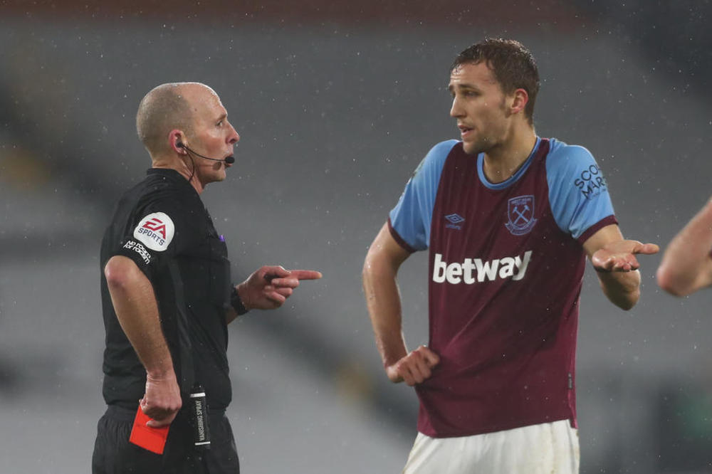 SUDIJA PREMIJER LIGE DOBIJA PRETNJE SMRĆU: Na meti zbog crvenih kartona, sâm tražio izuzeće sa utakmica!