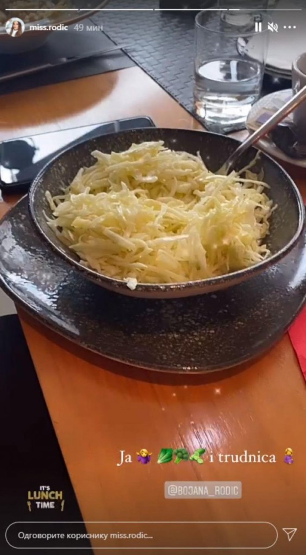 Sestre Rodić, Jelovnik, Salata