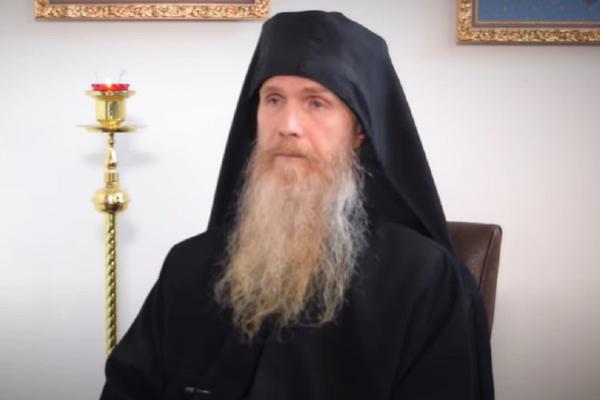 POZNATI MONAH PROKOMENTARISAO SRPKINJE: Posle njegovih reči, žene su se mahom razbesnele, ali i muškarci