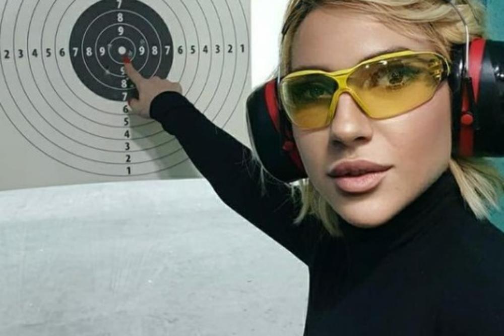 POKAZALA SE ODLIČNO U STRELJANI: Jovana Jeremić otkrila još jedan talenat, sad joj niko ništa ne sme!