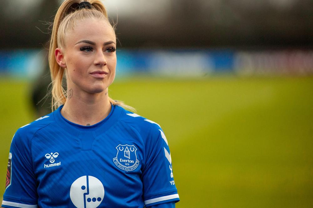 DOLAZE NA UTAKMICE SAMO DA MAŠTAJU O SE*SU S NAMA! Atraktivna fudbalerka se žali da je fudbal u drugom planu (FOTO)