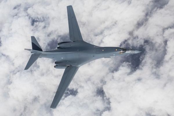 NAJMOĆNIJI AMERIČKI BOMBARDERI PREMEŠTENI U BLIZINU RUSIJE: Veoma jaka poruka Bajdena Putinu