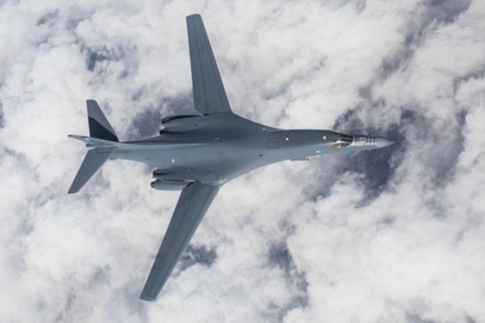 NAJMOĆNIJI AMERIČKI BOMBARDERI PREMEŠTENI U BLIZINU RUSIJE: Veoma jaka poruka Bajdena Putinu