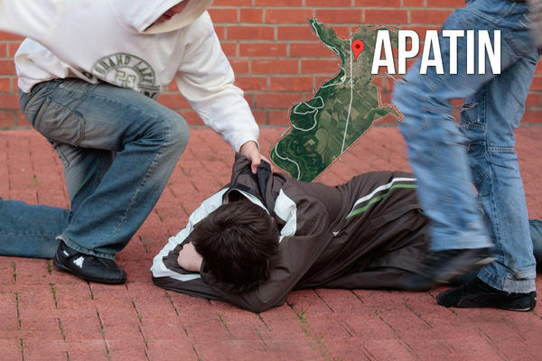 DEČAK BESOMUČNO PREBIJEN NA ULICI U APATINU: Nasilniku smetalo što se deca IGRAJU, šta je sa ljudima danas!?