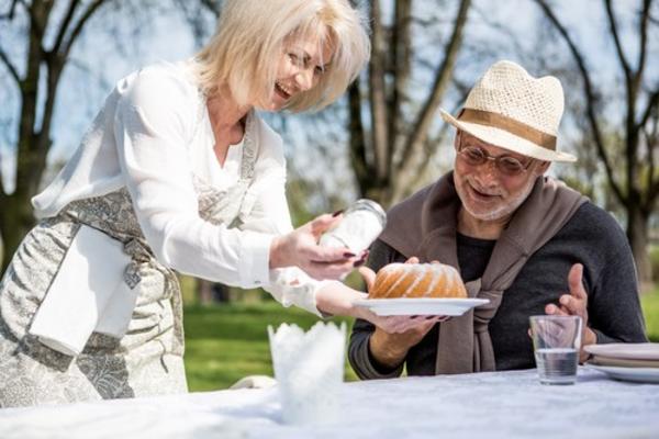 POSLE 50. GODINE MORATE DA PRILAGODITE JELOVNIK PROMENAMA U TELU: Veliki pad ENERGETSKIH potreba u ishrani