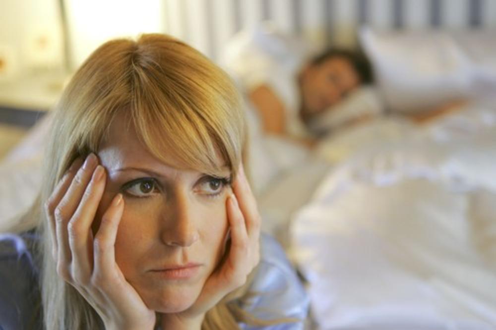 SPAVALA SAM SA DEČKOM NA BADNJE VEČE, A ONDA MI SE DESILO NEŠTO STRAŠNO! Rekla sam sebi "NIKAD VIŠE NA OVAJ DATUM"