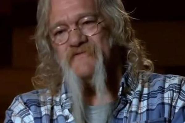 UMRO BILI BRAUN! Svet ostao bez velike rijaliti zvezde (VIDEO)