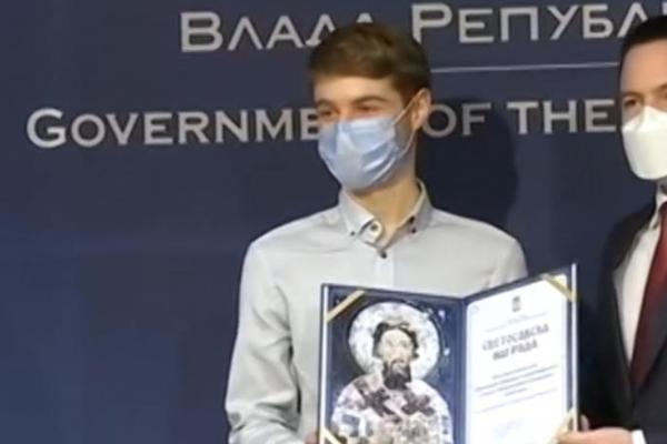 MLADI VASILIJE JE VELIKI PONOS SRBIJE: Maturant 14. beogradske gimnazije našao se među 1.500 ODABRANIH!