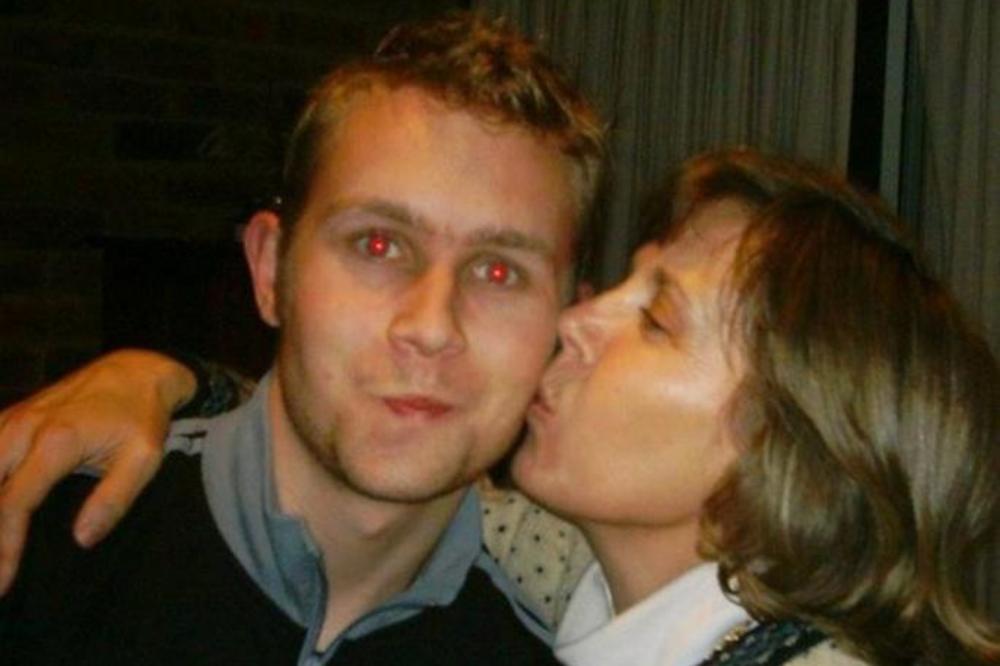 NEVEROVATNA SUDBINA NA JEDNOJ SLICI IZ 2005 KOJA JE NASLUTILA ŠTA DOLAZI! Čovek tvrdi da se sve vidi na fotografiji