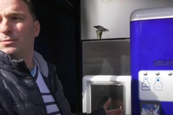 MILOVAN JE KUPIO MLEKOMAT I NAPRAVIO SVOJ BIZNIS! Sada zarađuje duplo više nego kada je prodavao od VRATA DO VRATA!
