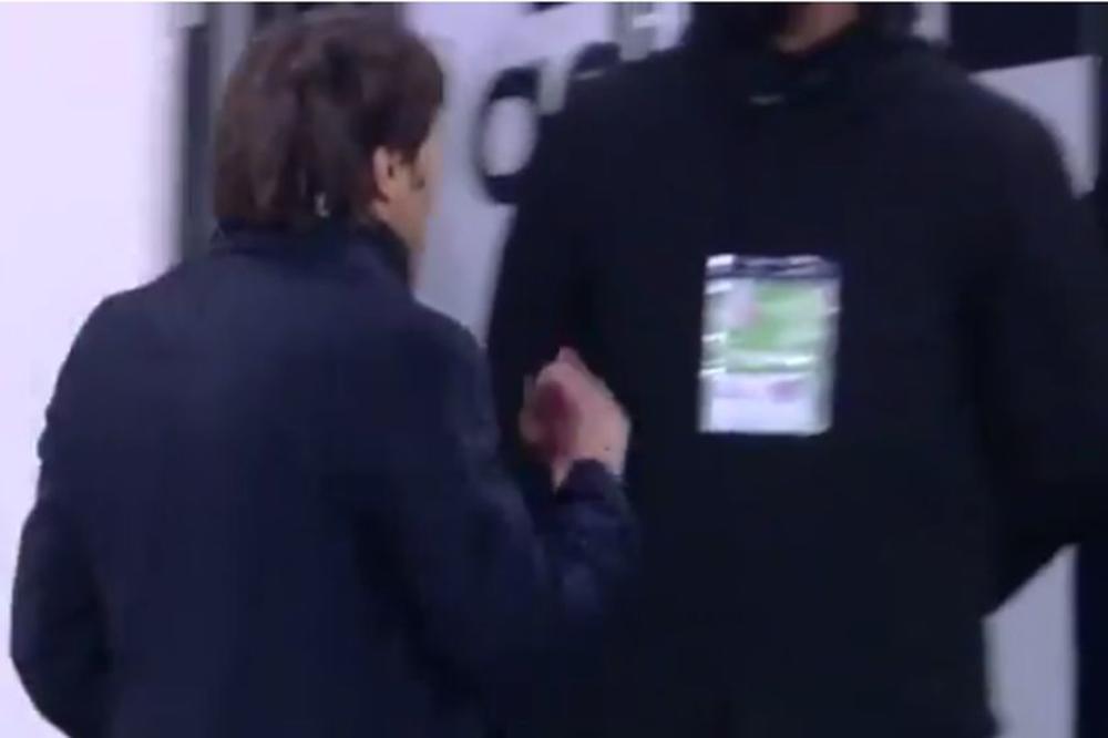 KONTE POKAZAO SREDNJAK DIREKTORU JUVENTUSA: Anjeli ga zasuo psovkama i uvredama! Sramne scene na meču Inter - Juve!
