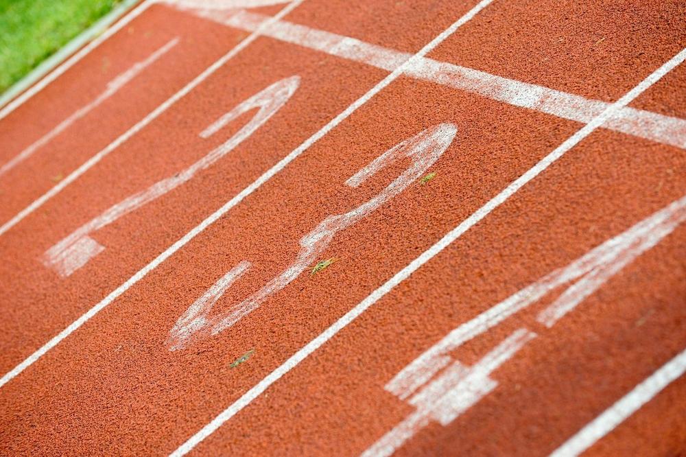 JOŠ JEDNU LEGENDU JE ODNELA KORONA: Preminuo čuveni Žuna, bivši atletičar Zvezde i sportski novinar!