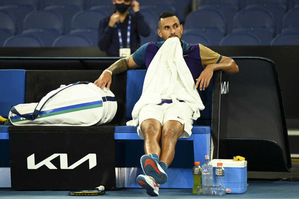 KIRJOS SE PODSMEVAO ĐOKOVIĆU: Imitirao Novakov pozdrav publici, ali posle poraza! (VIDEO)