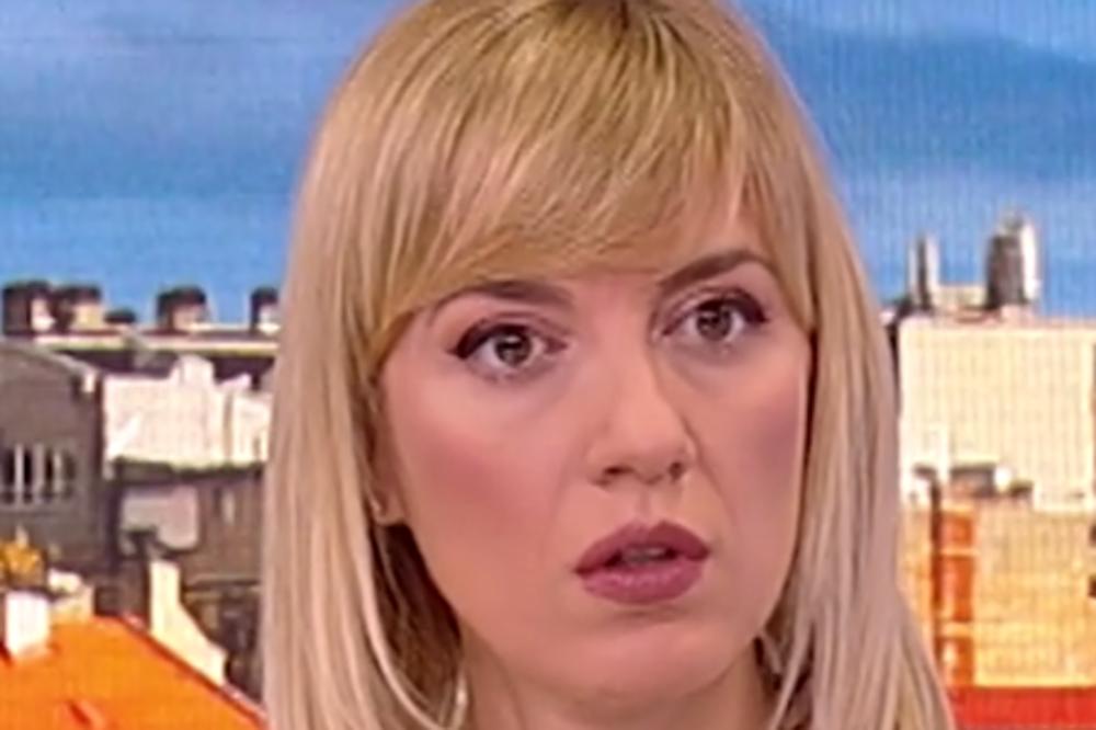 VODITELJKA GLEDALA ŠTA JOJ KOLEGA RADI U JUTARNJEM PROGRAMU PA SE ZGRANULA: Ovo je stvarno jako čudno! (VIDEO)