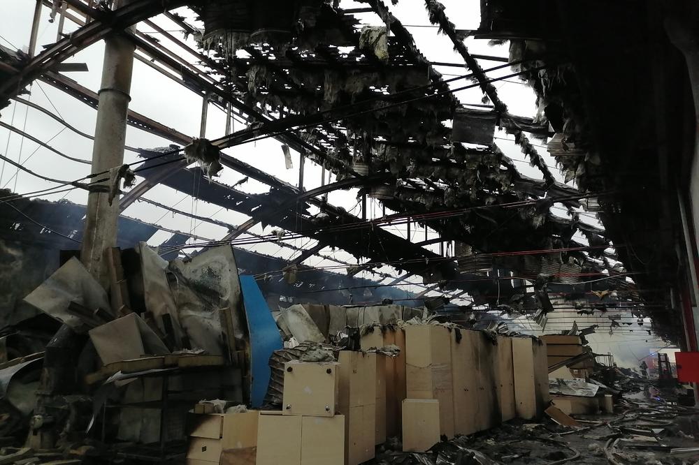 VATRA NAM SVE ODNESE, ZA TREN OKA 200 RADNIH MESTA: Očajan radnik preduzeća SAMEDI nakon što je sve izgorelo!