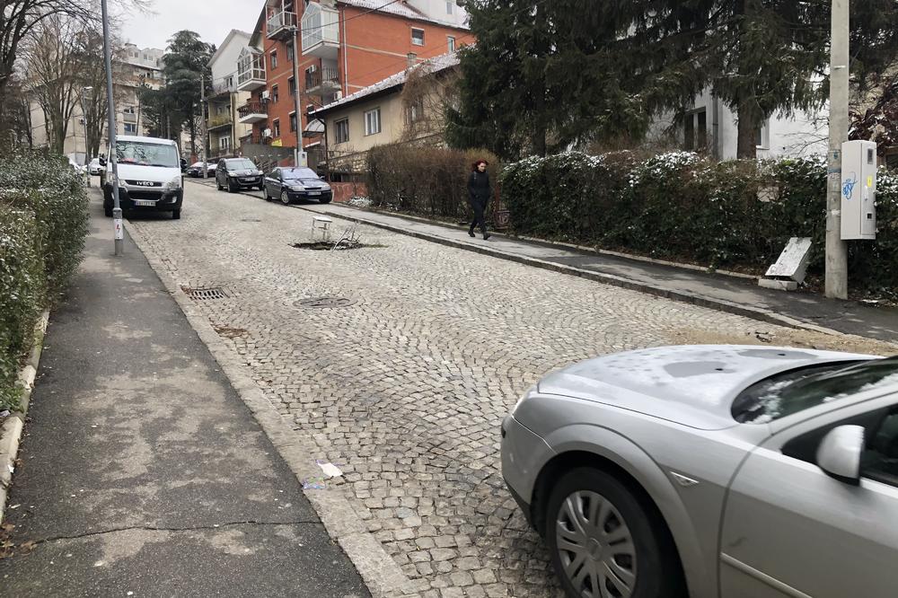 "Auuu, gde je ovo da izbegavam" Prolaznici ostali skamenjeni prizorom u ovom delu Beograda (FOTO)