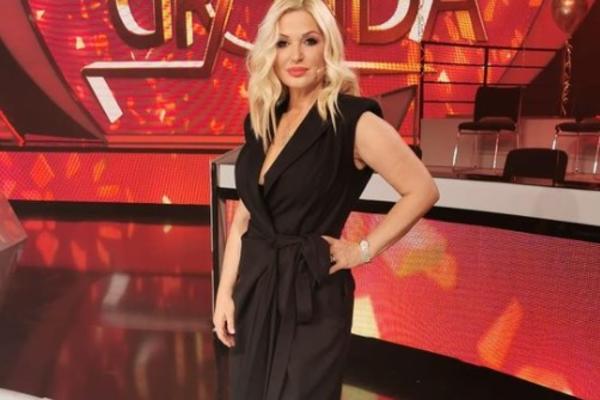 ĆERKA NAŠE FOLK PEVAČICE JE DOKTOR NAUKA, A TEK DA VIDITE KOLIKO JE LEPA I ZGODNA: Bomba koju estrada NE ZANIMA!